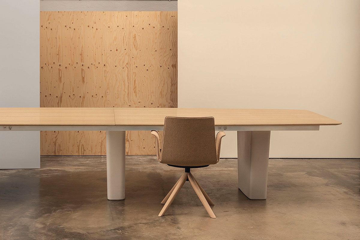 Status Conference Table Andreu World 4